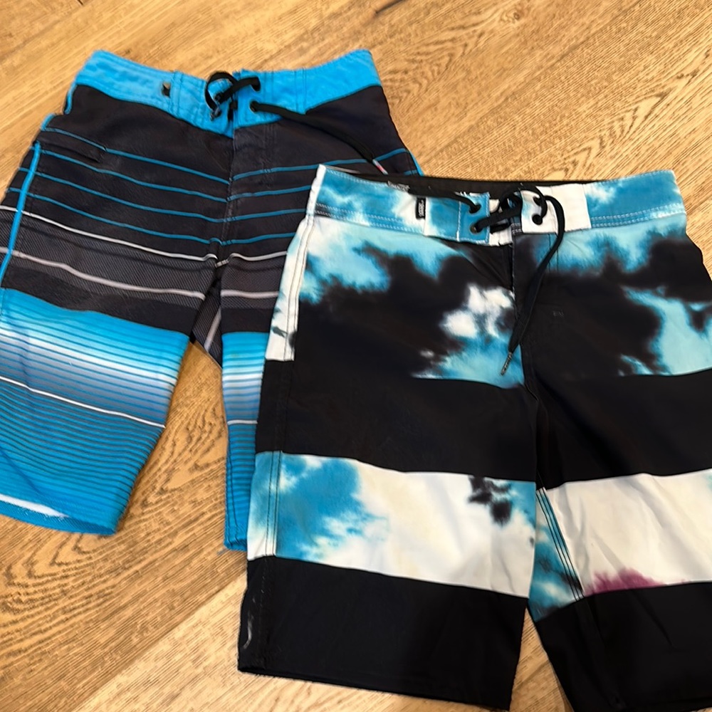 Boardshorts Vans and Quicksilver